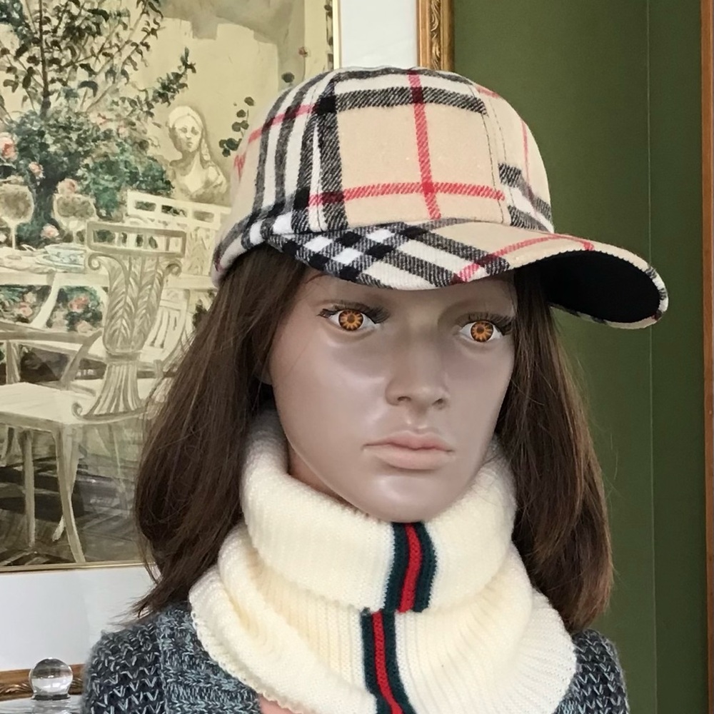 ✅Firm Reduced Price✅Plaid Beige and Black Cap
